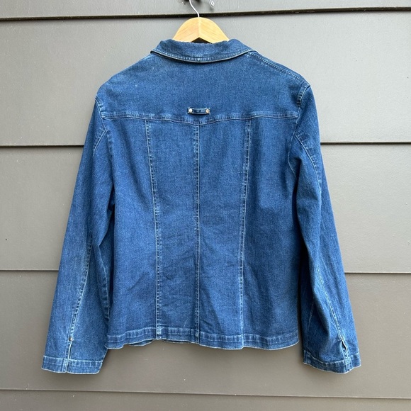 Classic Blue Denim Jacket - Picture 6 of 7